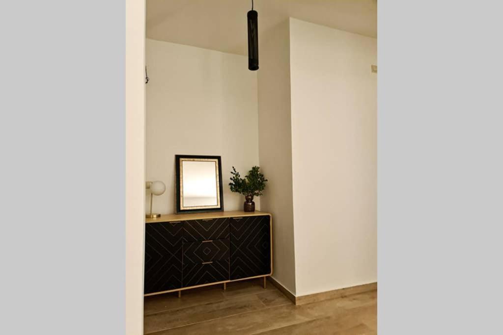 Modern Apt In The Heart Of Glyfada - Literally!! Atény Exteriér fotografie